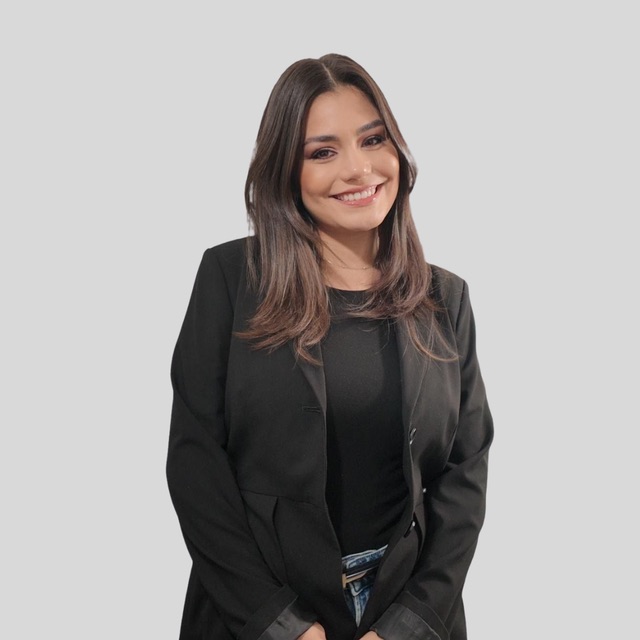 Adriana Parada, Processor